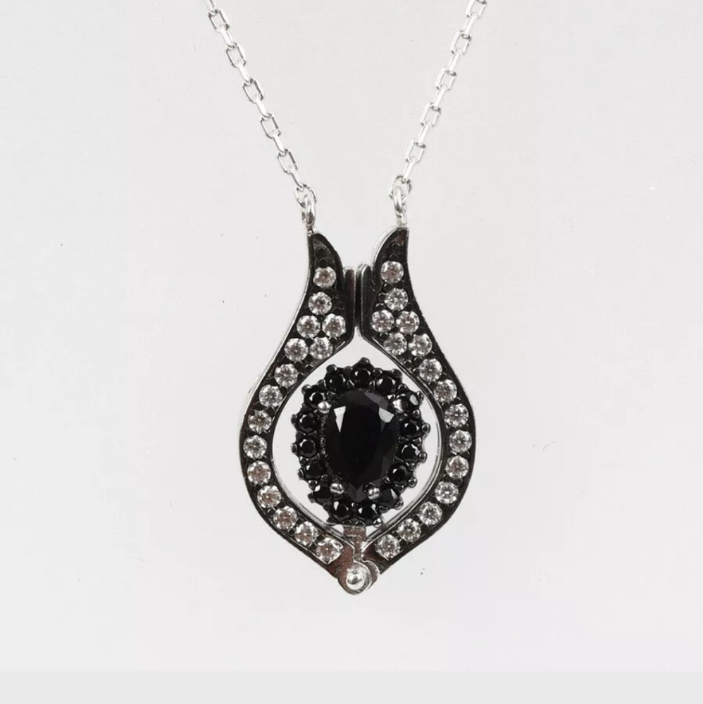 Magnetic tulip necklace onyx & white sapphires